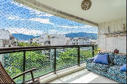 Renovated flat with green views and full amenities in Ipanema