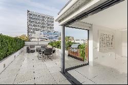 Beautiful triplex with a private roof terrace in Notting Hill Gate