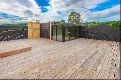 Apartment with a spacious roof terrace