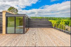 Apartment with a spacious roof terrace