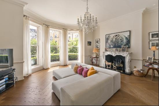 Grade II listed townhouse with an integrated mews in Mayfair