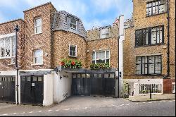 Grade II listed townhouse with an integrated mews in Mayfair