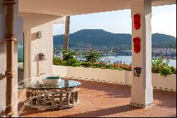 Spacious Apartment with seaviews for sale.