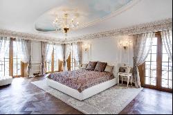 Unique and sumptuous Venetian style Palace