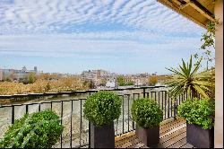 Amazing penthouse with terraces and stunning views of the Seine