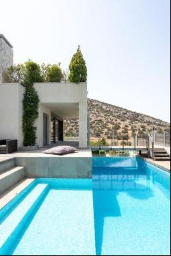 Exquisite Villa for Sale in Porto Rafti, Greece