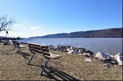 	Lovely 1 bedroom, 1 bath apartment with views of the Hudson River, Assigned Par