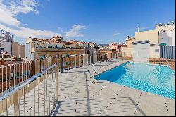 Elegant Corner Apartment with Natural Light and Rooftop Pool in Sagrada Familia