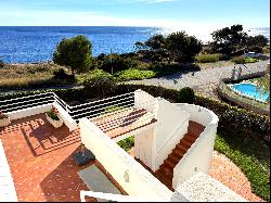 Elegant Mid-Century chalet with views of the Mediterranean.