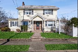 1 Lexington Avenue, Malverne, NY 11565