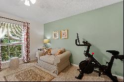 Meticulously Updated Top Floor Unit in Ideal Vinings Location