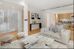 Two-bedroom pied de terre in Knightsbridge