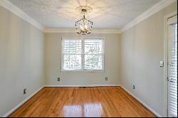 Charming Two Bedroom Townhome Near Roswell Park, Dining, and Canton Street