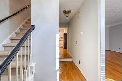 Charming Two Bedroom Townhome Near Roswell Park, Dining, and Canton Street