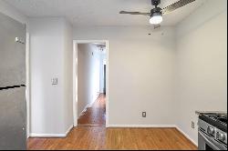 Charming Two Bedroom Townhome Near Roswell Park, Dining, and Canton Street