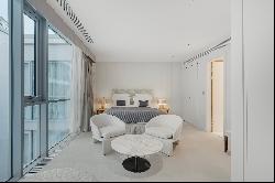 Contemporary One-Bedroom Duplex in Prestigious Knightsbridge Development