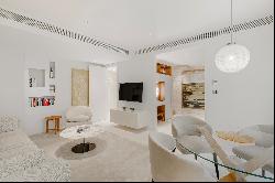 Contemporary One-Bedroom Duplex in Prestigious Knightsbridge Development