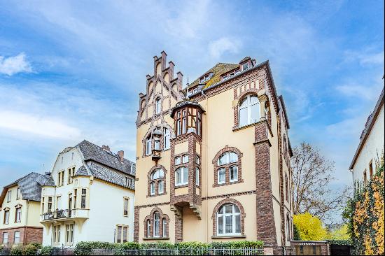 Beautiful old building in a perfect city location with 4 residential units