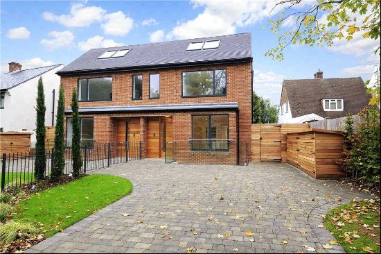 Available to let is this modern family home in East Twickenham.