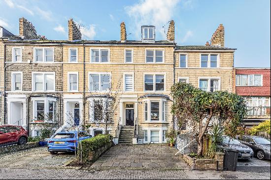 A large split level apartment offering a delightful walled garden with three/four bedrooms