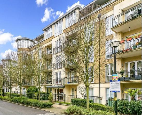 A beautiful two bedroom apartment located on Melliss Avenue, TW9.