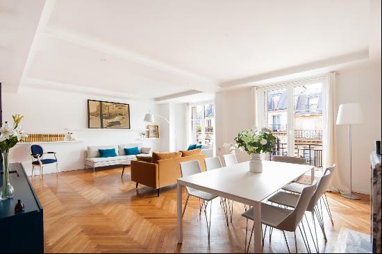 Beautiful family 3-bedroom apartment for sale in Paris.