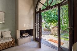 Elegant villa with pool and garden on the banks of the Ticino