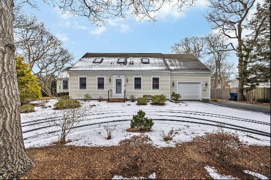 55 Bourne Street, Falmouth, MA 02536