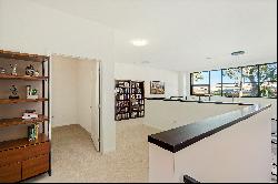 Stylish and Versatile Millbrae Loft