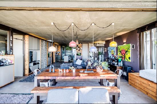 Five-Bedroom house in Green Point - perfect for luxury living with stunning views.