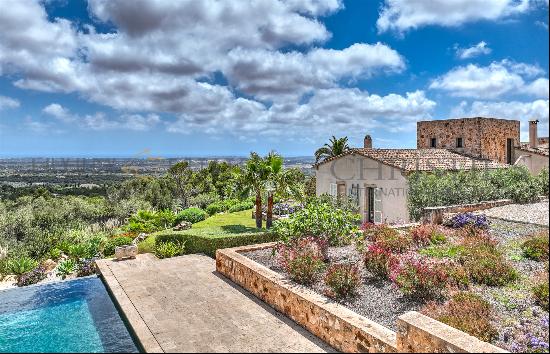 Elegant finca with exceptional panoramic sea views close to Santanyi