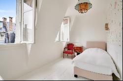 Sale - Apartment Paris 16th (Porte-Dauphine)