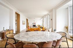 Paris 7th District –  A 3-bed apartment in an exceptional location