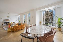 Paris 7th District –  A 3-bed apartment in an exceptional location