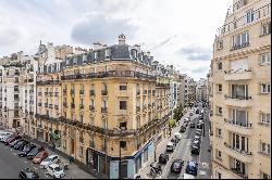 Paris 16th District – A 3-bed apartment bathed in sunshine