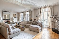 Neuilly-sur-Seine  -  A magnificent 4-bed apartment