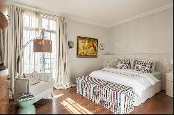 Neuilly-sur-Seine  -  A magnificent 4-bed apartment