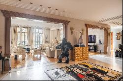 Neuilly-sur-Seine  -  A magnificent 4-bed apartment