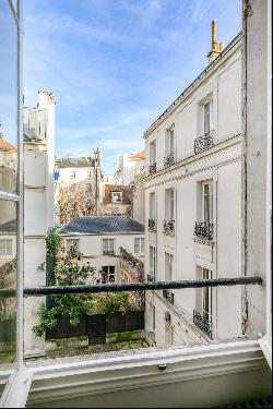 Paris 6th District - Saint-Germain-des-Prés Church, view, 2 bedrooms.