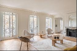 Paris 7th District – An elegant 4/5 bed apartment