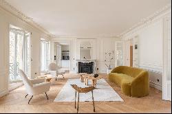 Paris 7th District – An elegant 4/5 bed apartment