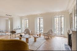 Paris 7th District – An elegant 4/5 bed apartment