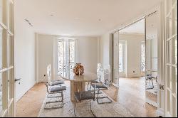 Paris 7th District – An elegant 4/5 bed apartment