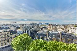 Paris 16th District - A 3-bed apartment commanding exceptional views