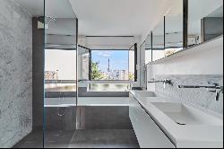 Paris 16th District - A 3-bed apartment commanding exceptional views