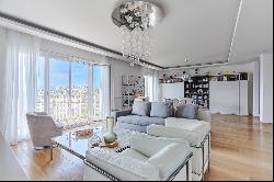 Paris 16th District - A 3-bed apartment commanding exceptional views