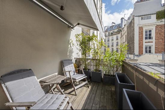 Paris 9th District - A 5-room apartment with a terrace