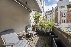 Paris 9th District – A 5-room apartment with a terrace