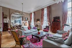 In the center of Bordeaux, prestigious 3 bedrooms apartment