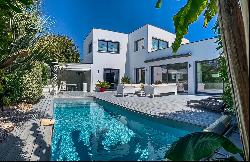 High-end contemporary villa in the city center of La Teste